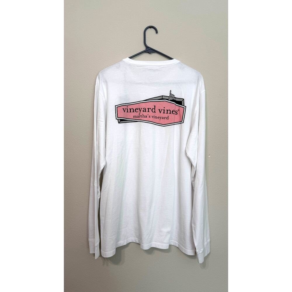 Vineyard Vines Long Sleeve Pocket T-Shirt - Coffin Graphic Size Large NWT - Picture 4 of 5